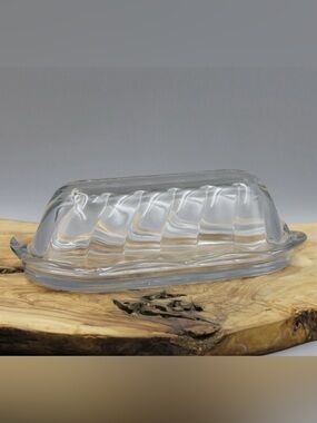 Vtg Anchor Hocking Butter Dish - Victoria Pattern (scallop shape) - 7 inches